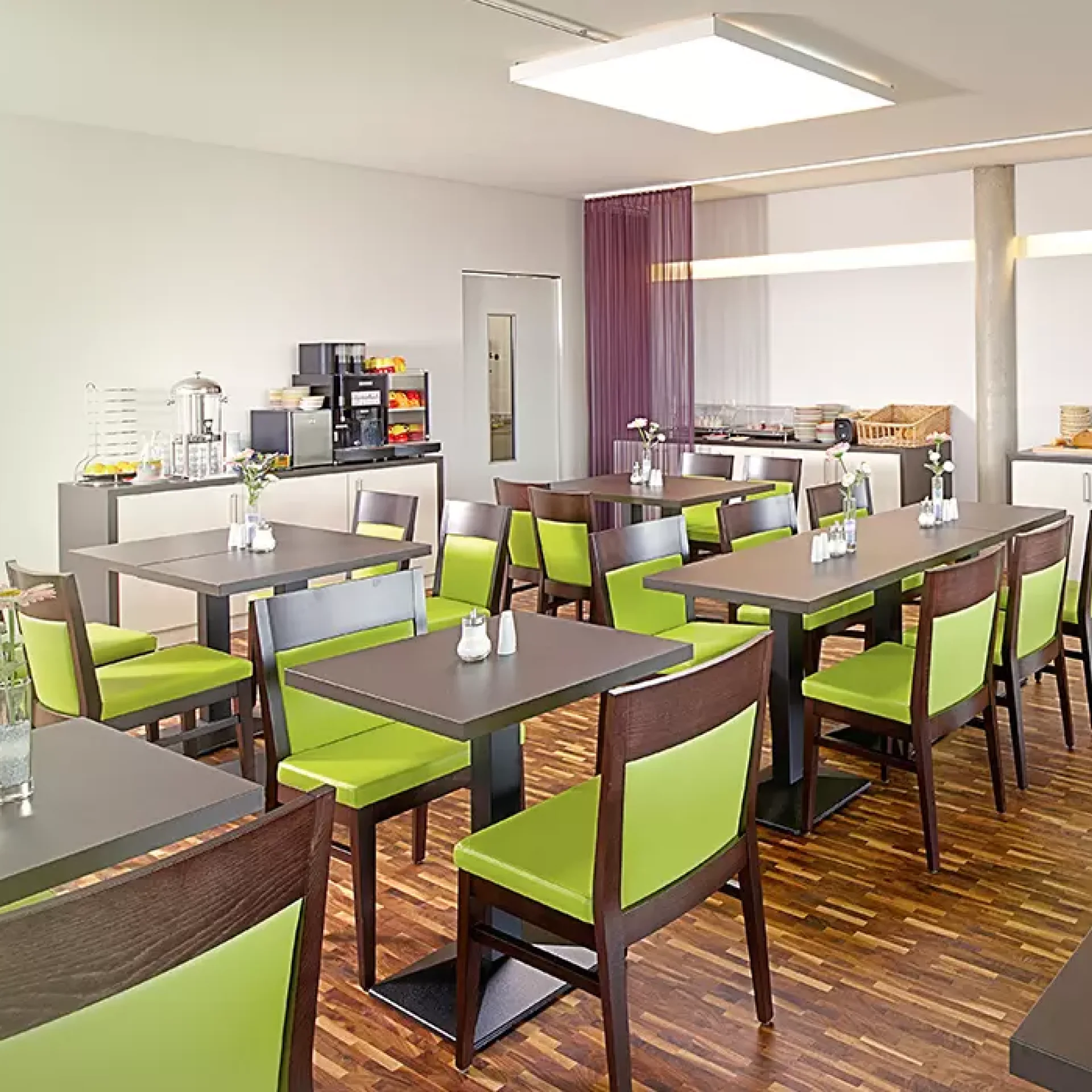 Objekt.de Referenz Restaurant & Bar IQ Hotel